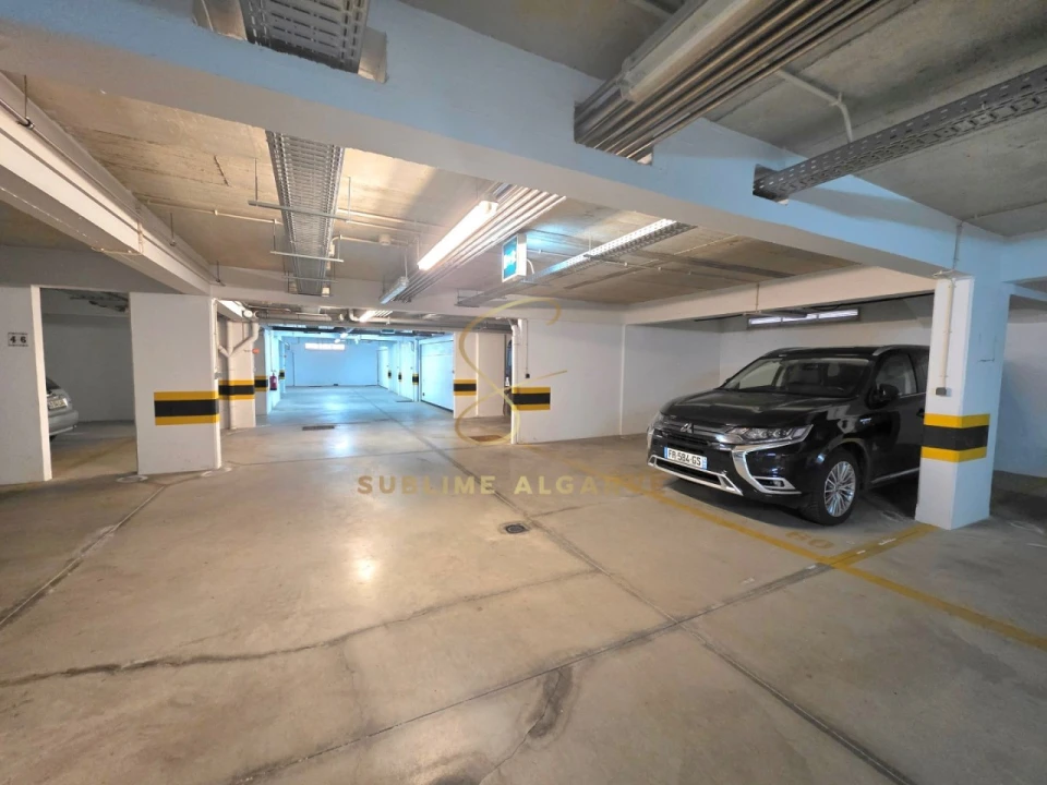 Garagem para Venda em Lagos (São Sebastião e Santa Maria) Foto 9