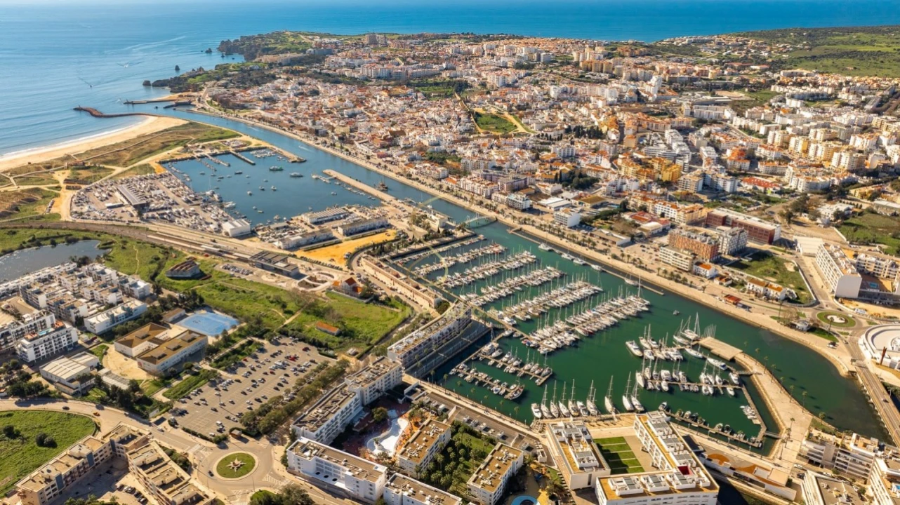 Garagem para Venda em Lagos (São Sebastião e Santa Maria) Foto 11