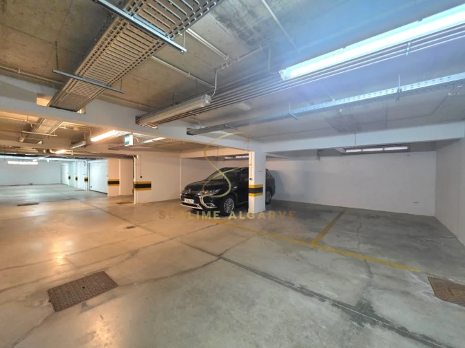 Garagem para Venda em Lagos (São Sebastião e Santa Maria) Foto 2