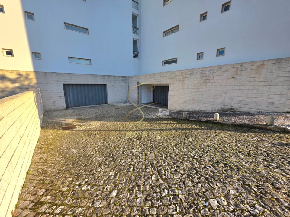 Garagem para Venda em Lagos (São Sebastião e Santa Maria) Foto 7