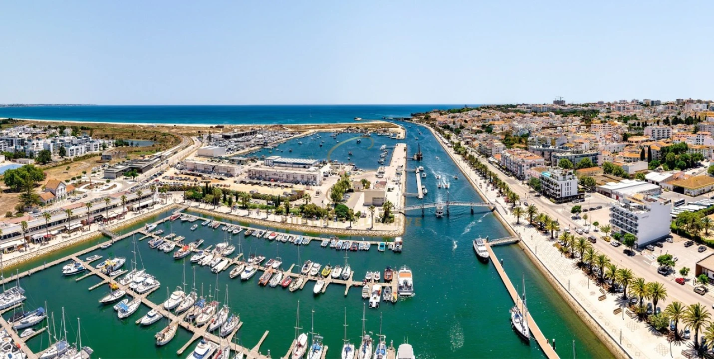 Garagem para Venda em Lagos (São Sebastião e Santa Maria) Foto 16