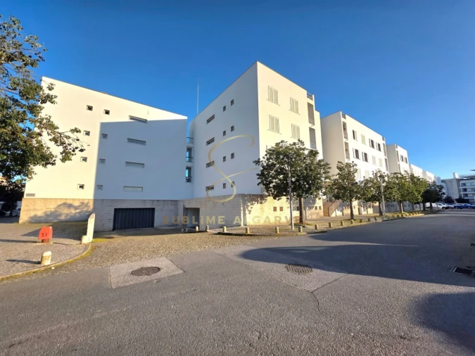 Garagem para Venda em Lagos (São Sebastião e Santa Maria) Foto 3