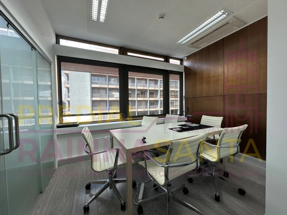 Escritório para Venda em Sé Nova, Santa Cruz, Almedina e São Bartolomeu Foto 4