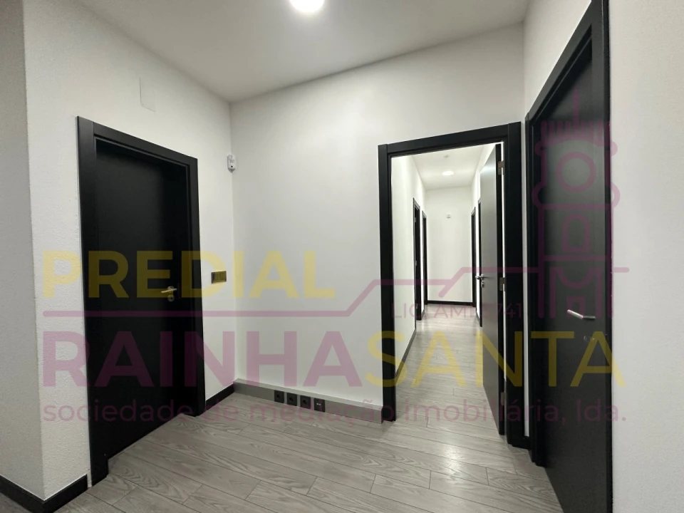 Escritório para Venda em Sé Nova, Santa Cruz, Almedina e São Bartolomeu Foto 7