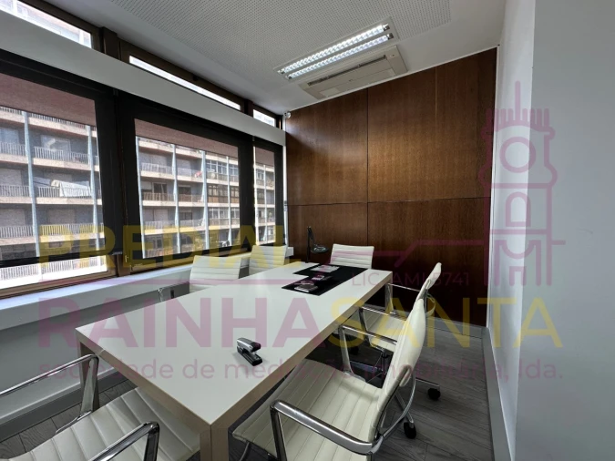 Escritório para Venda em Sé Nova, Santa Cruz, Almedina e São Bartolomeu Foto 5