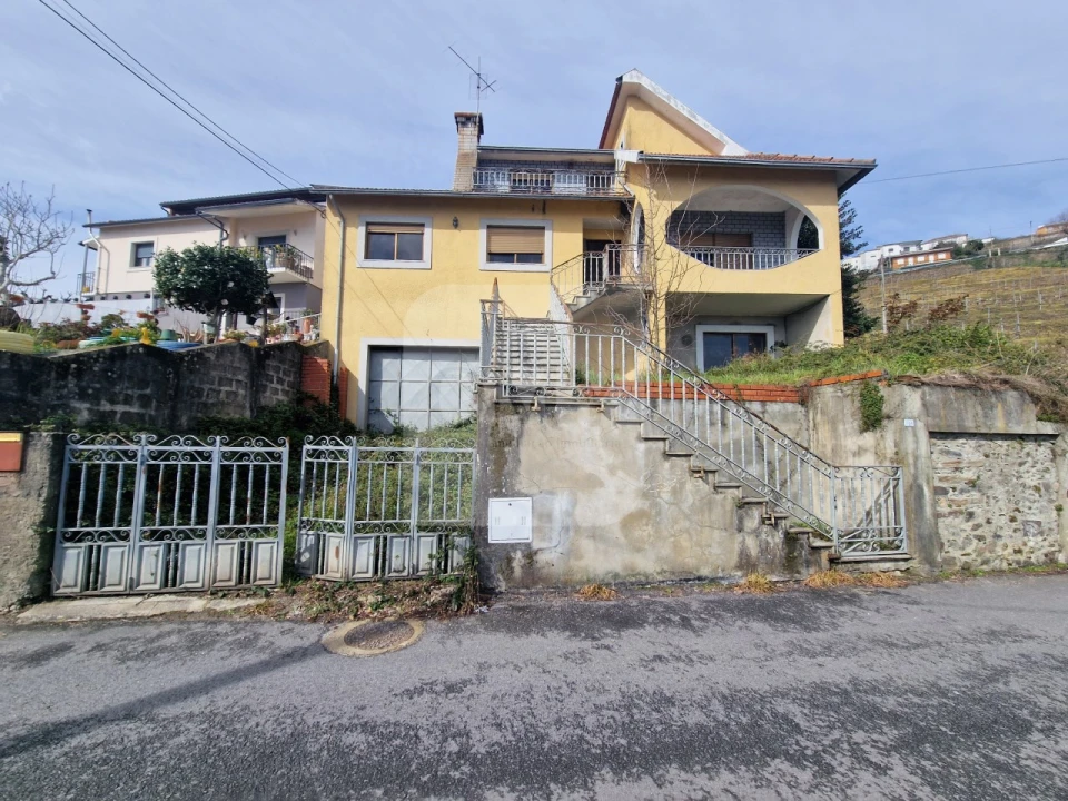 Moradia T4 para Venda em Loureiro Foto 1