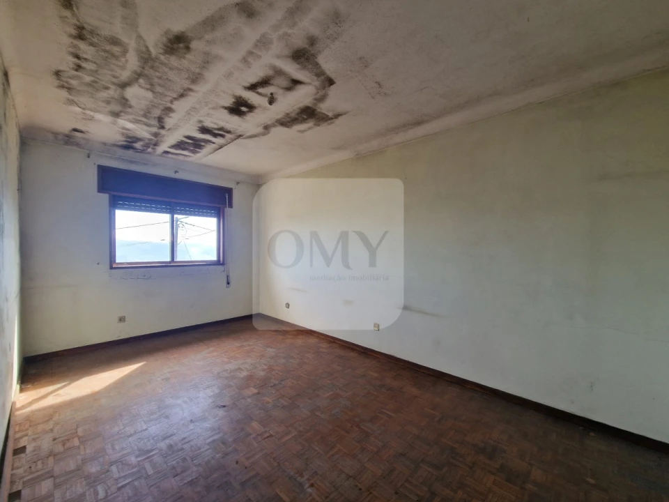 Moradia T4 para Venda em Loureiro Foto 9