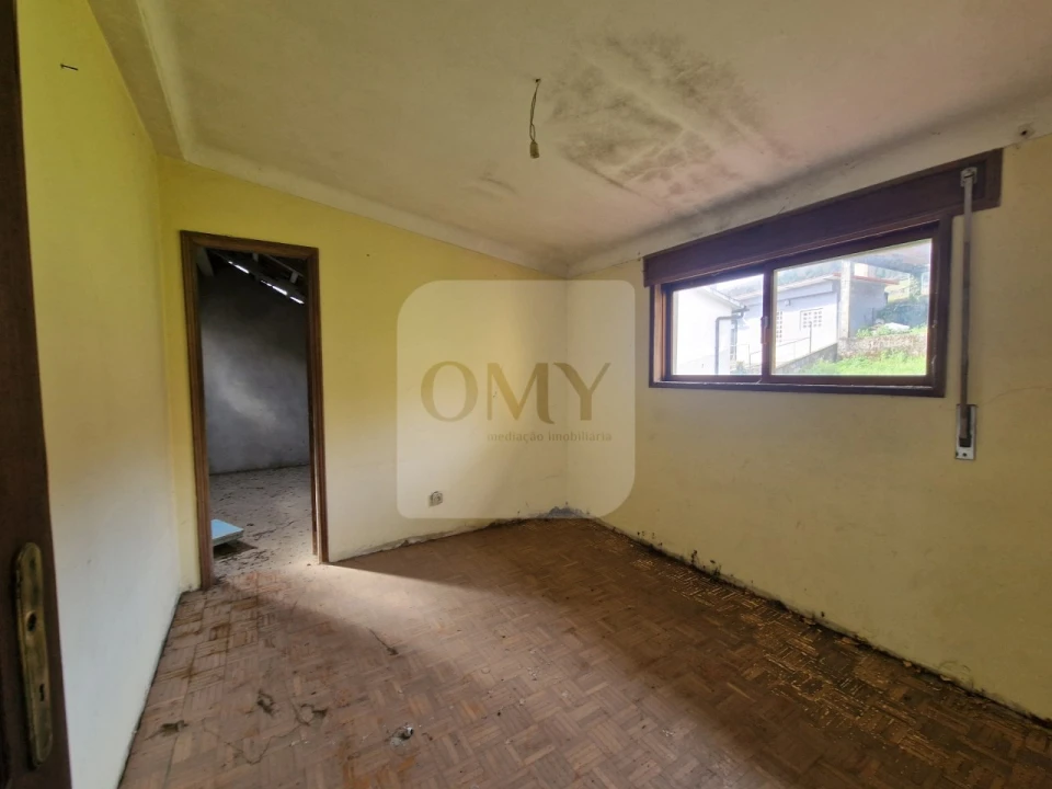 Moradia T4 para Venda em Loureiro Foto 11