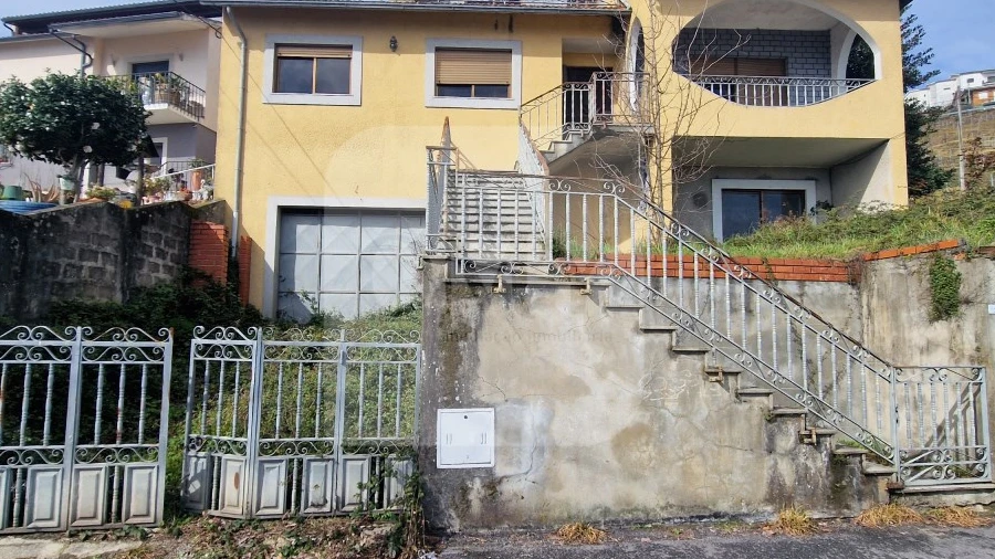 Moradia T4 para Venda em Loureiro