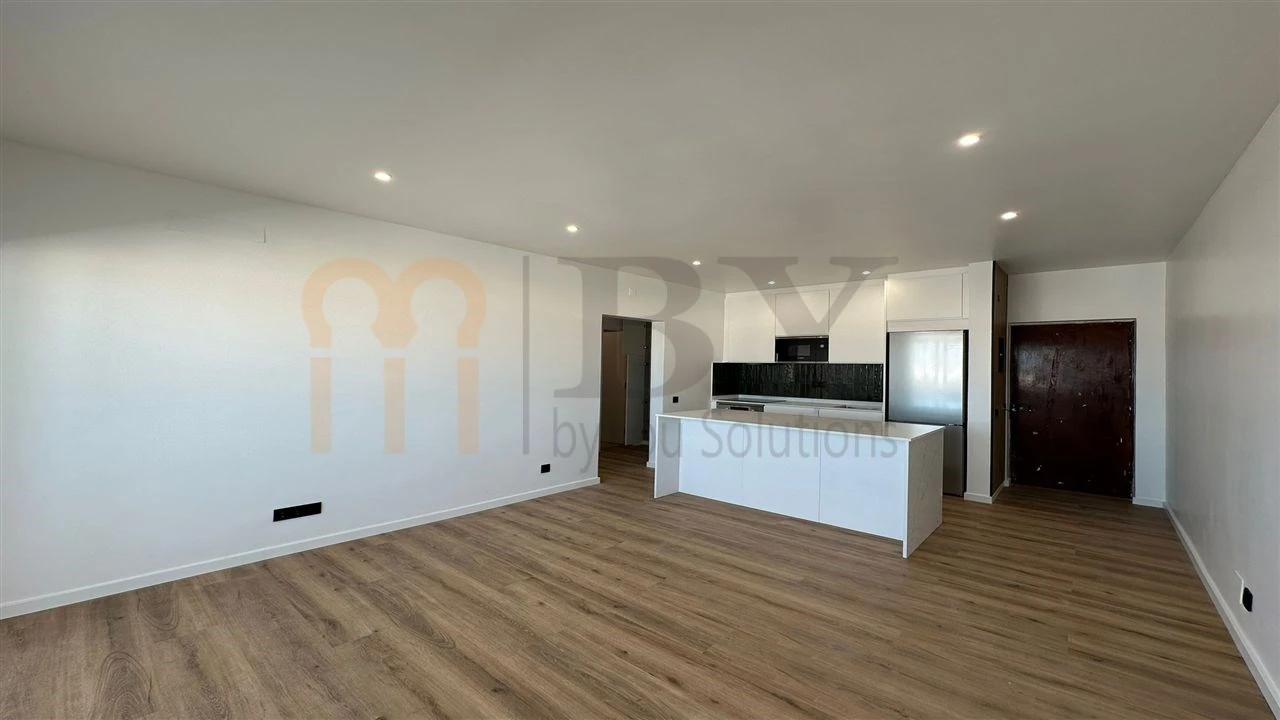 Apartamento T1 para Venda em Quarteira Foto 5