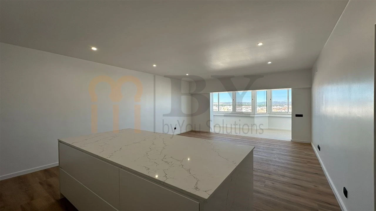 Apartamento T1 para Venda em Quarteira Foto 7