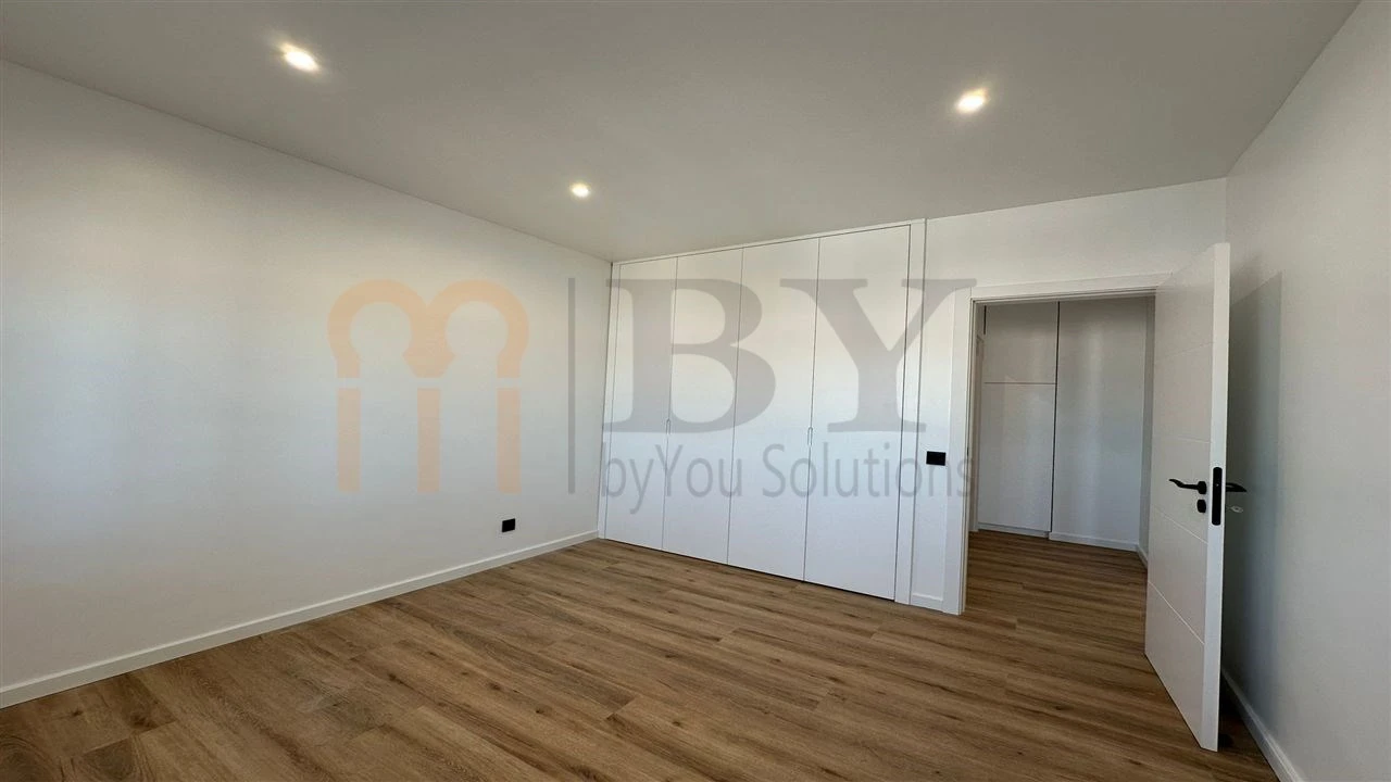 Apartamento T1 para Venda em Quarteira Foto 11