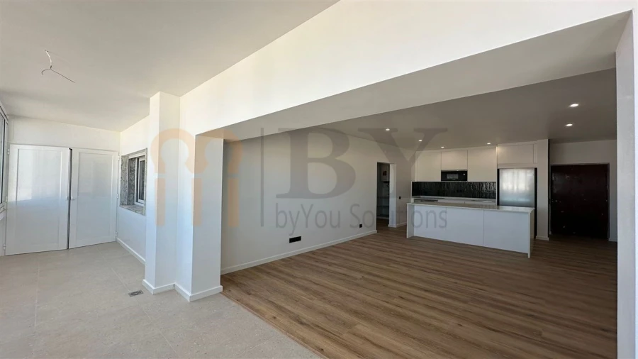 Apartamento T1 para Venda em Quarteira Foto 4