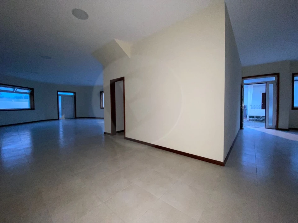 Loja para Arrendamento em Vila Chã Foto 5