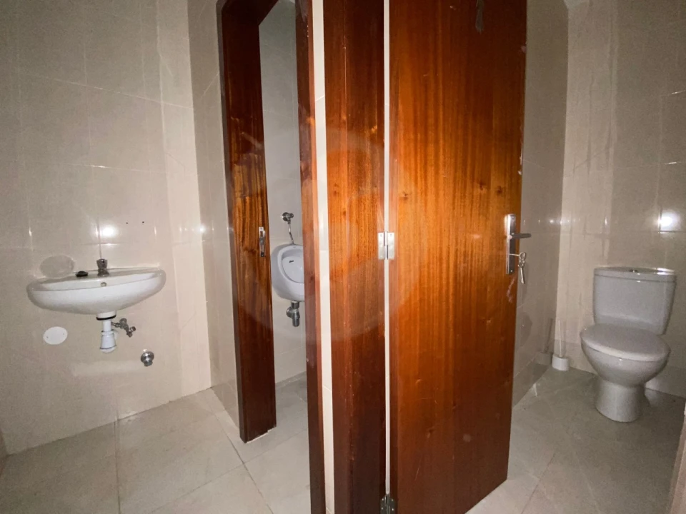 Loja para Arrendamento em Vila Chã Foto 23