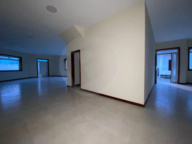 Loja para Arrendamento em Vila Chã Foto 5