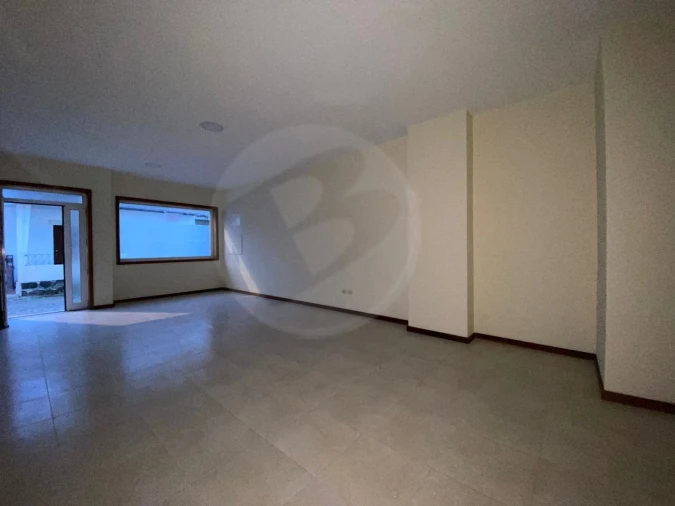 Loja para Arrendamento em Vila Chã Foto 20