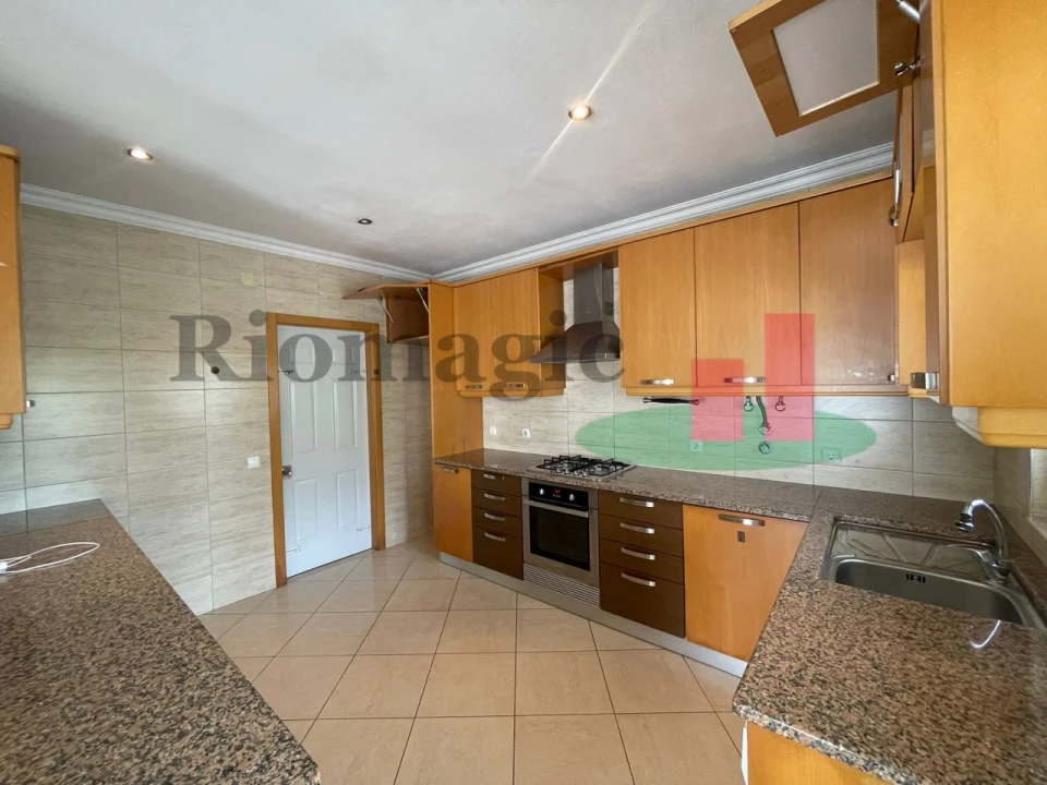 Moradia T4 para Venda em Rio Maior Foto 8