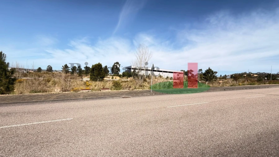 Terreno Comércio / Armazém para Venda em Rio Maior Foto 1