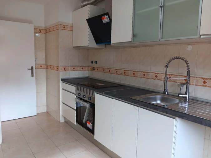 Apartamento T2 para Venda em Algueirão-Mem Martins Foto 2