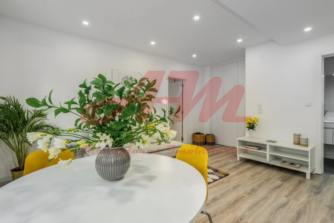 Apartamento T2 para Venda em Benfica Foto 2