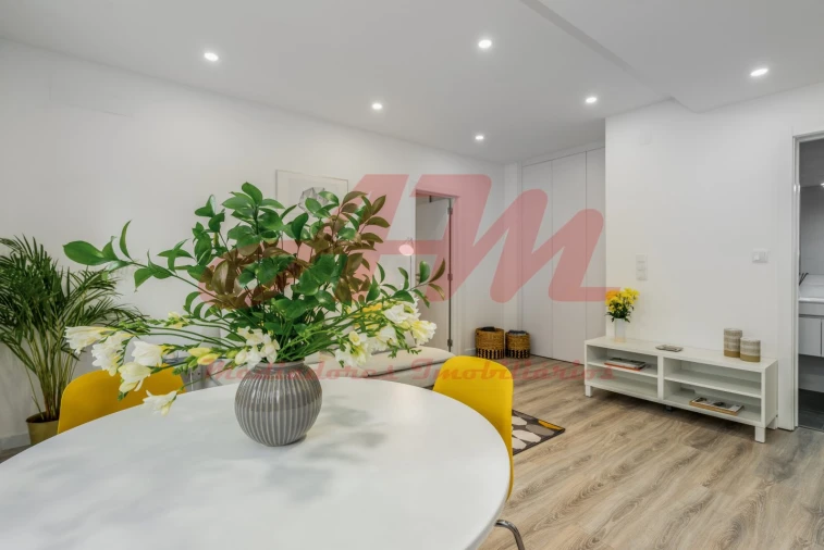 Apartamento T2 para Venda em Benfica Foto 2