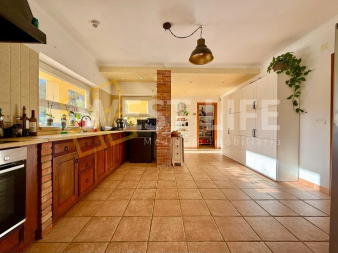 Moradia T6 para Venda em Encarnação Foto 6