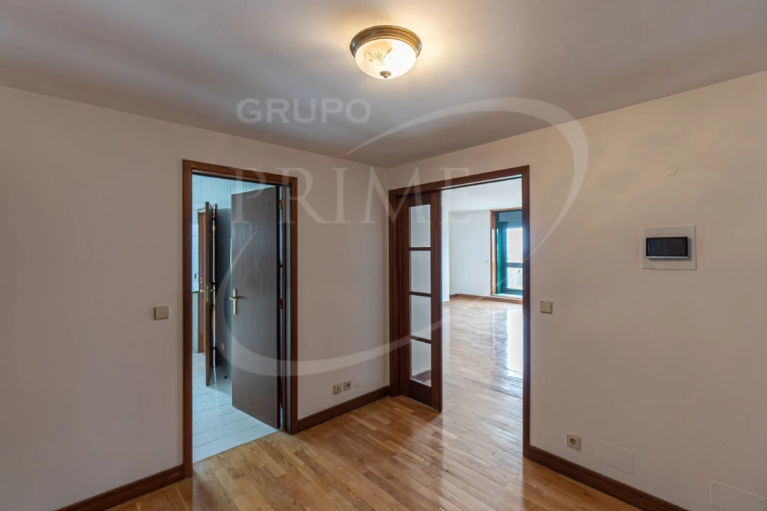 Apartamento T4 para Venda em Bonfim Foto 29