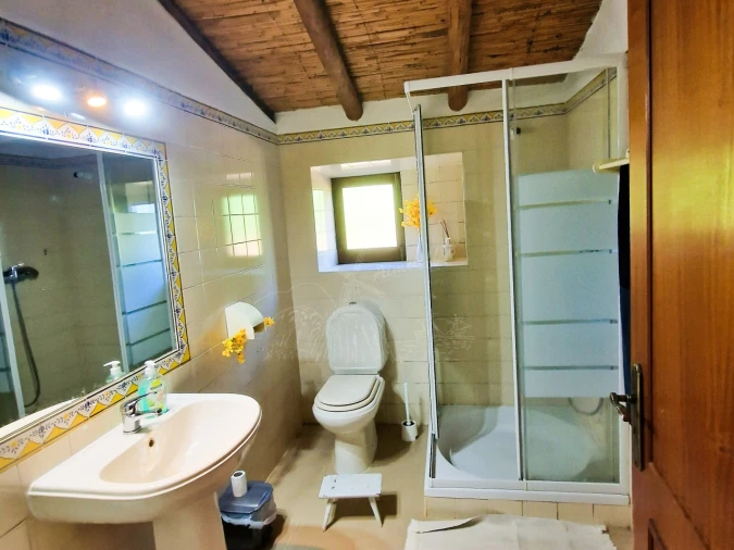 Moradia T5 para Venda em Santa Catarina da Fonte do Bispo Foto 17