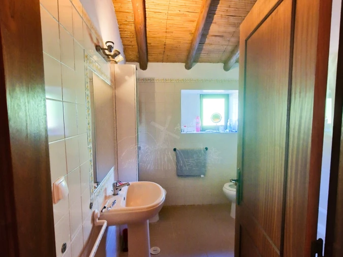 Moradia T5 para Venda em Santa Catarina da Fonte do Bispo Foto 18