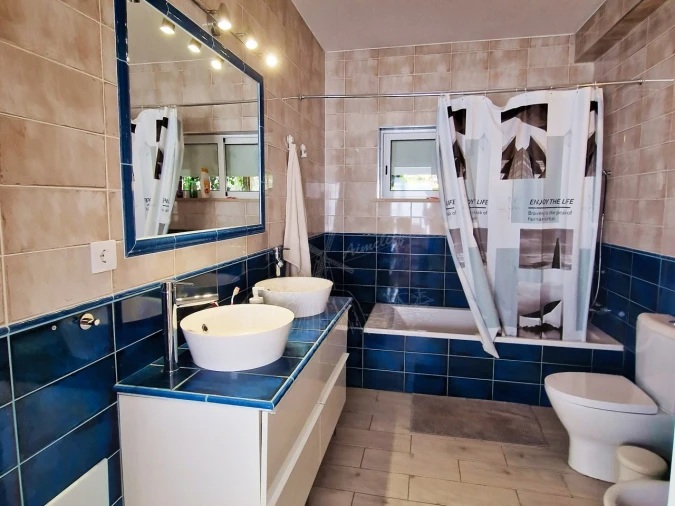 Moradia T5 para Venda em Santa Catarina da Fonte do Bispo Foto 25