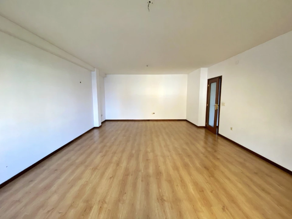 Apartamento T1 para Venda em Fânzeres e São Pedro da Cova Foto 3