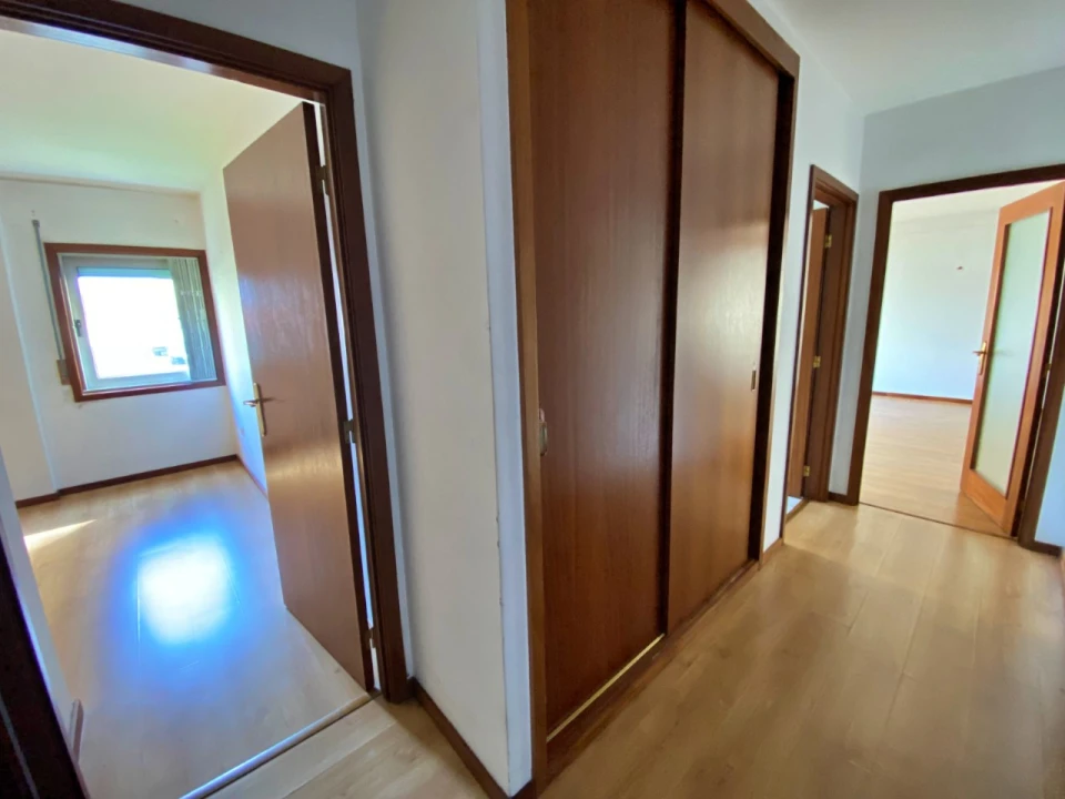 Apartamento T1 para Venda em Fânzeres e São Pedro da Cova Foto 9