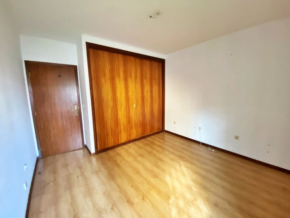 Apartamento T1 para Venda em Fânzeres e São Pedro da Cova Foto 10