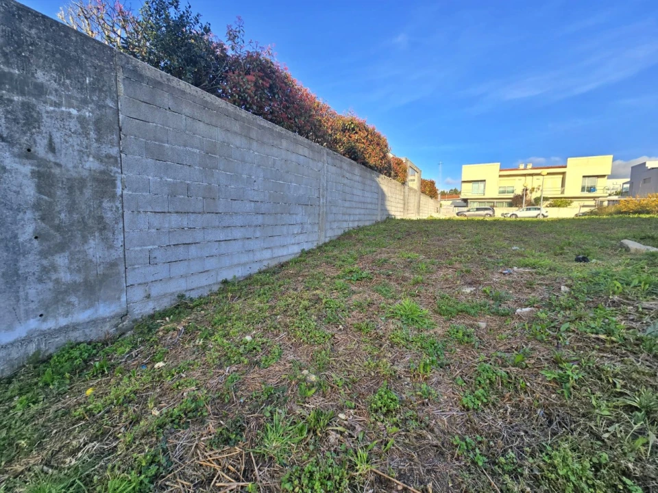 Terreno para Venda em Castêlo da Maia Foto 3