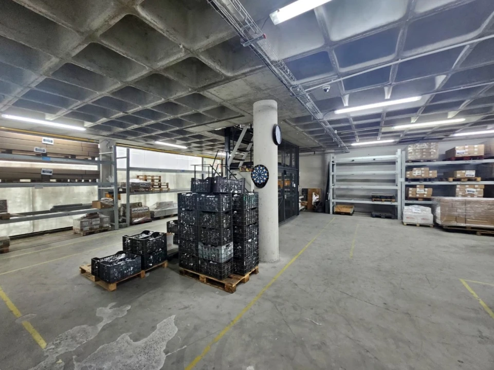 Armazém para Arrendamento em Sequeira Foto 6