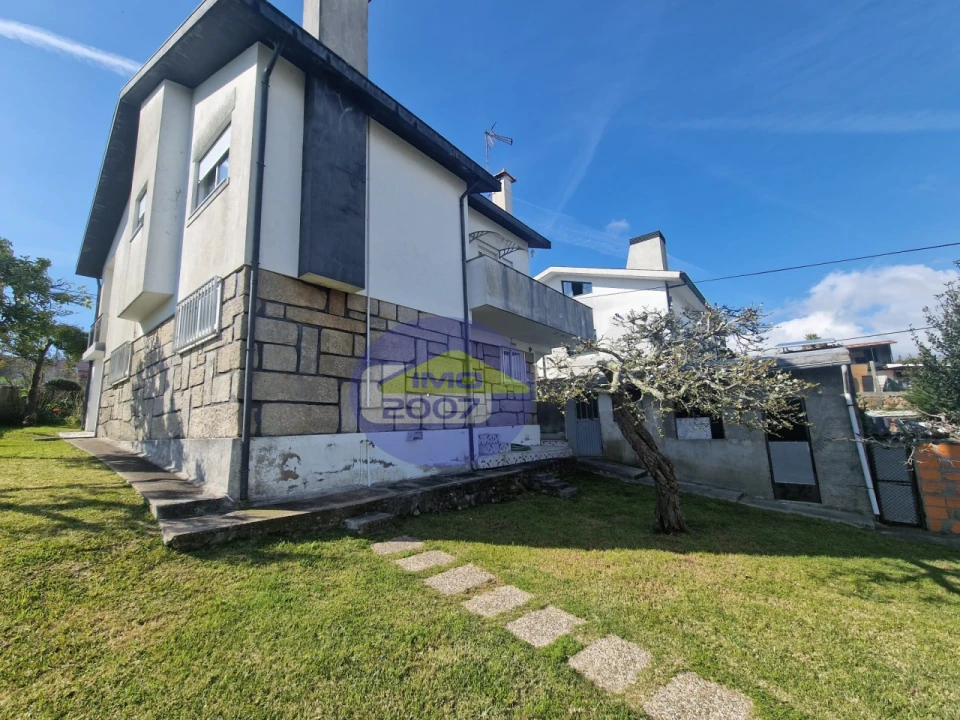 Moradia T4 para Venda em Lourosa Foto 1