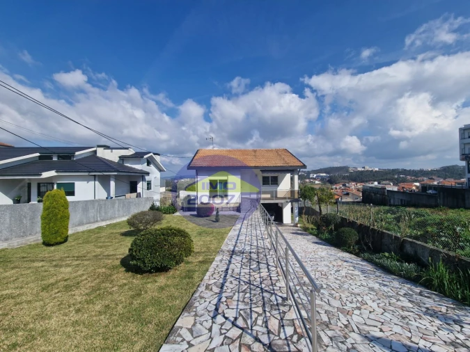 Moradia T4 para Venda em Lourosa Foto 2