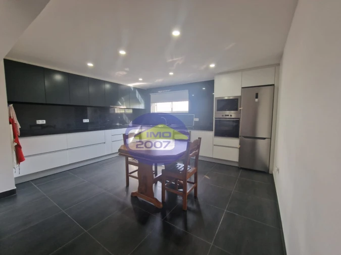 Moradia T4 para Venda em Lourosa Foto 3