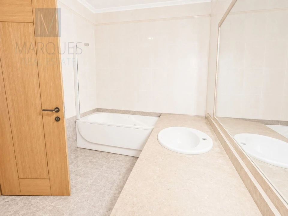 Apartamento T2 para Venda em Vila Franca de Xira Foto 16