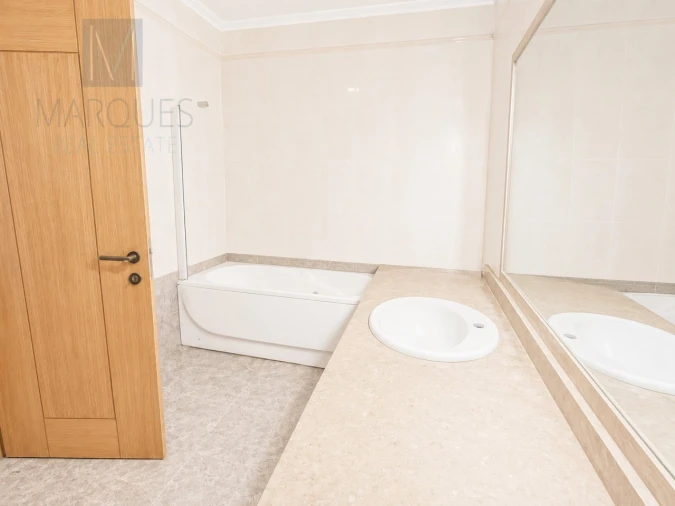 Apartamento T2 para Venda em Vila Franca de Xira Foto 16