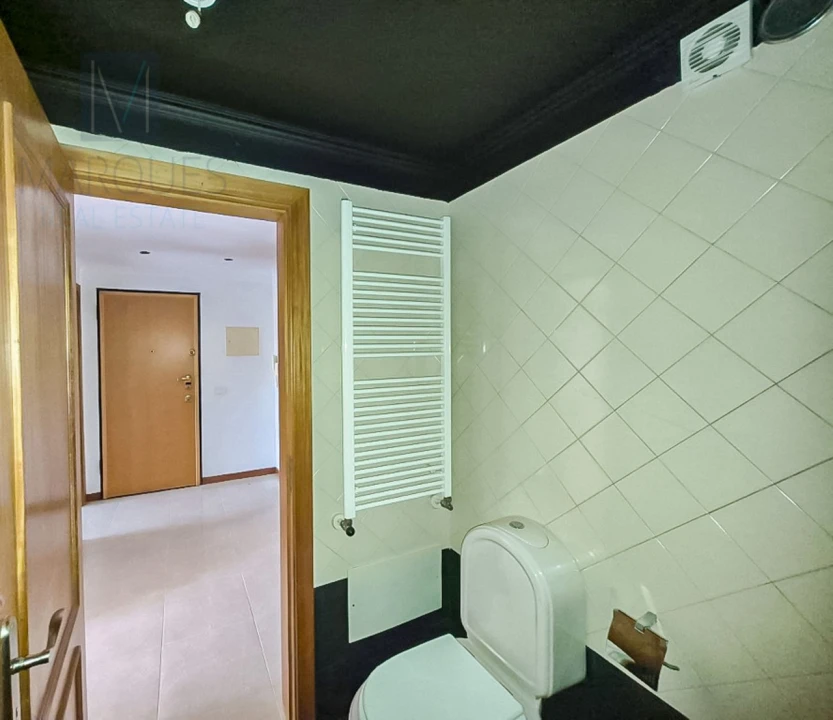 Apartamento T2 para Venda em Laranjeiro e Feijó Foto 8