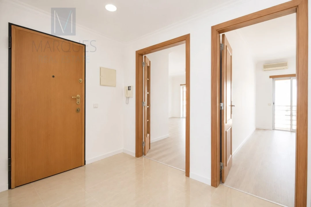 Apartamento T2 para Venda em Laranjeiro e Feijó Foto 1