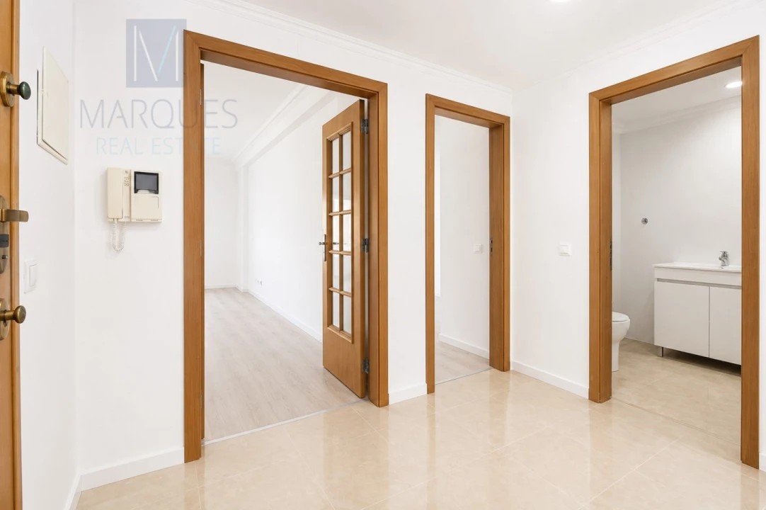 Apartamento T2 para Venda em Laranjeiro e Feijó Foto 2
