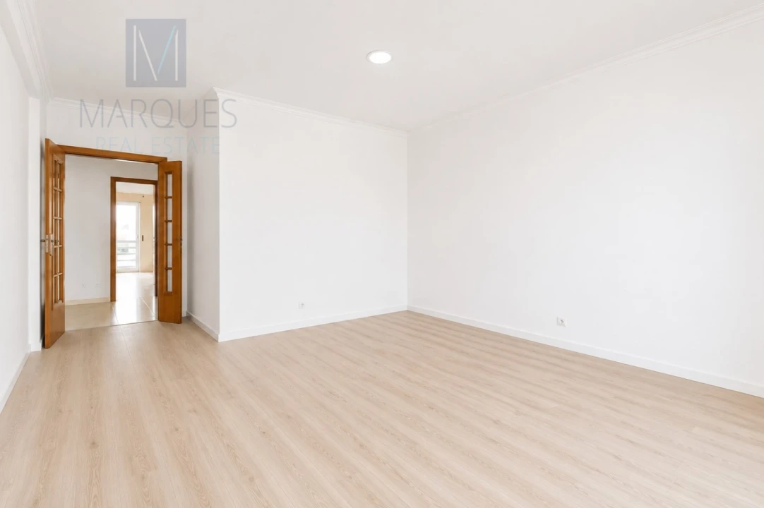 Apartamento T2 para Venda em Laranjeiro e Feijó Foto 3