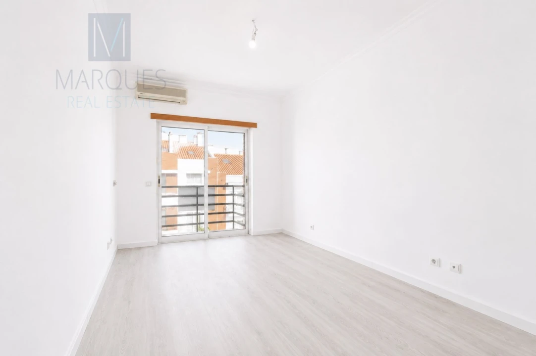 Apartamento T2 para Venda em Laranjeiro e Feijó Foto 15