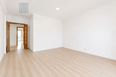 Apartamento T2 para Venda em Laranjeiro e Feijó