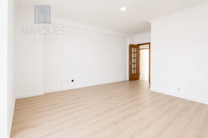 Apartamento T2 para Venda em Laranjeiro e Feijó