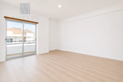 Apartamento T2 para Venda em Laranjeiro e Feijó
