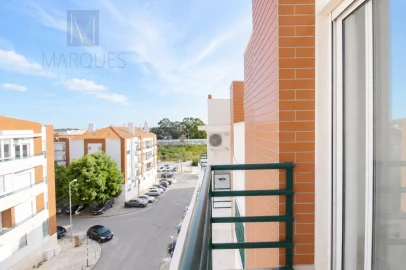 Apartamento T2 para Venda em Laranjeiro e Feijó